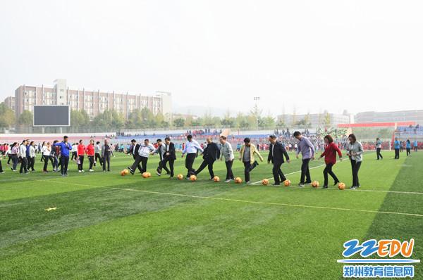 新密市體育館領(lǐng)導(dǎo)團(tuán)隊(duì)，引領(lǐng)變革，塑造未來之路